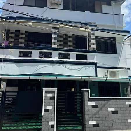 Cozy Haven Apartment Kochi Exterior photo