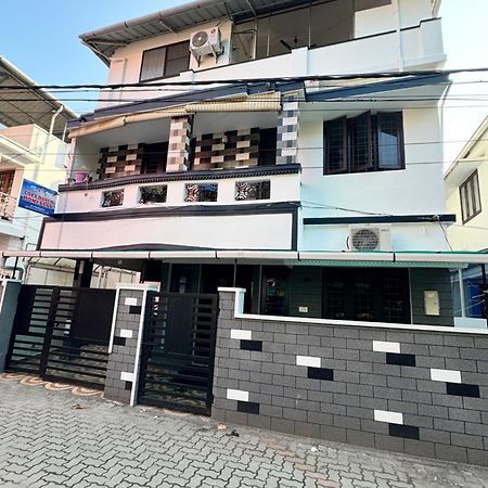 Cozy Haven Apartment Kochi Exterior photo